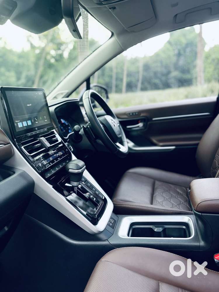 Toyota Innova Hycross 2.0 Zx (o) Hybrid 7 Str, 2023, Cng & Hybrids