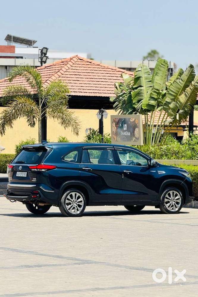 Toyota Innova Hycross 2.0 Zx (o) Hybrid 7 Str, 2023, Petrol