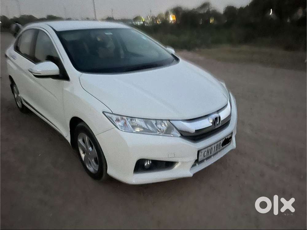 Cruse Control, Auto Air Conditioning, Parking Cameras