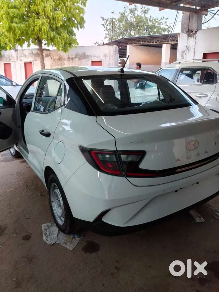 Hyundai Aura 2026 Petrol 4200 Km Driven 6lakh