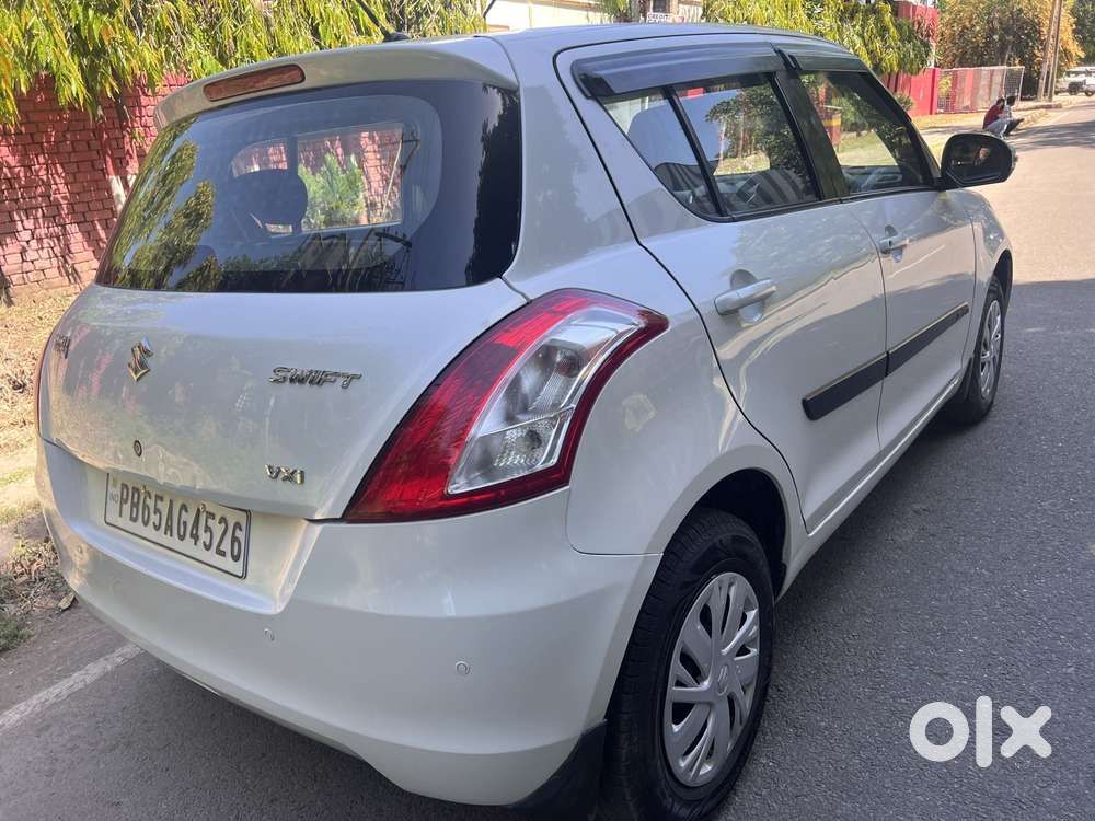 Maruti Suzuki Swift Vxi Optional, 2016, Petrol