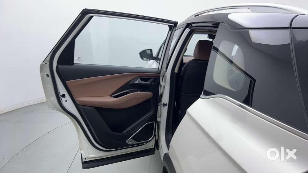 Mg Hector Plus Savvy Pro 1.5 Turbo Petrol Cvt 6 Str Dual Tone, 2023,..