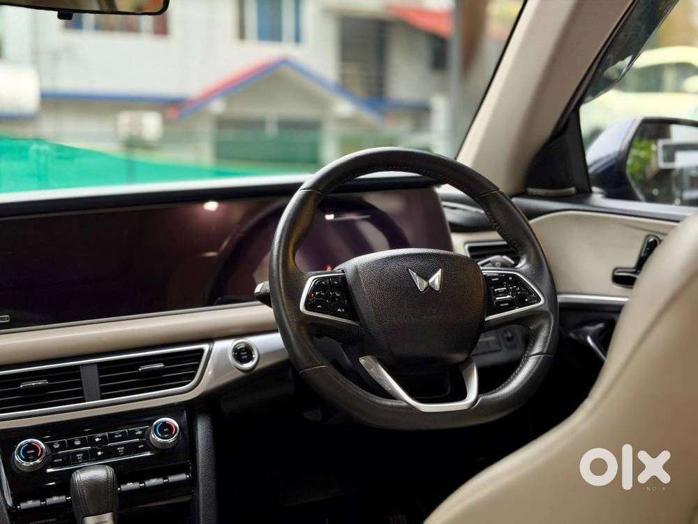 Mahindra Xuv700 2.0 Ax 7 Petrol At Luxury Pack Str, 2023, Petrol