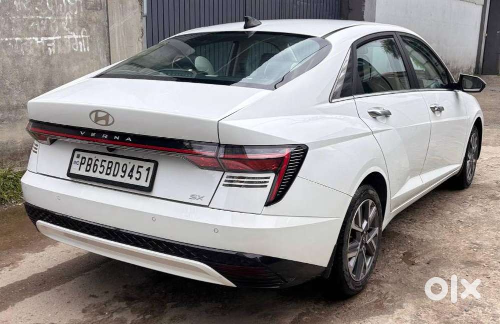 Hyundai Verna, 2023, Petrol