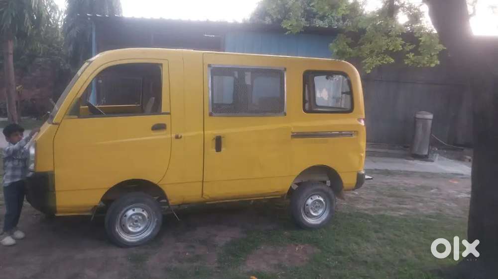 Mahindra Maximo Van