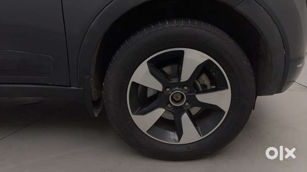 Tata Nexon 1.2 Revotron Xza Plus (l), 2019, Petrol