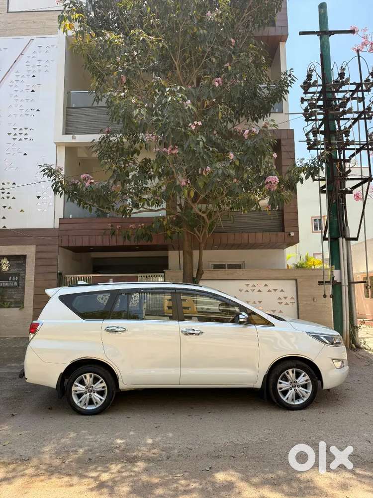 Toyota Innova Crysta 2016 Diesel Well Maintained