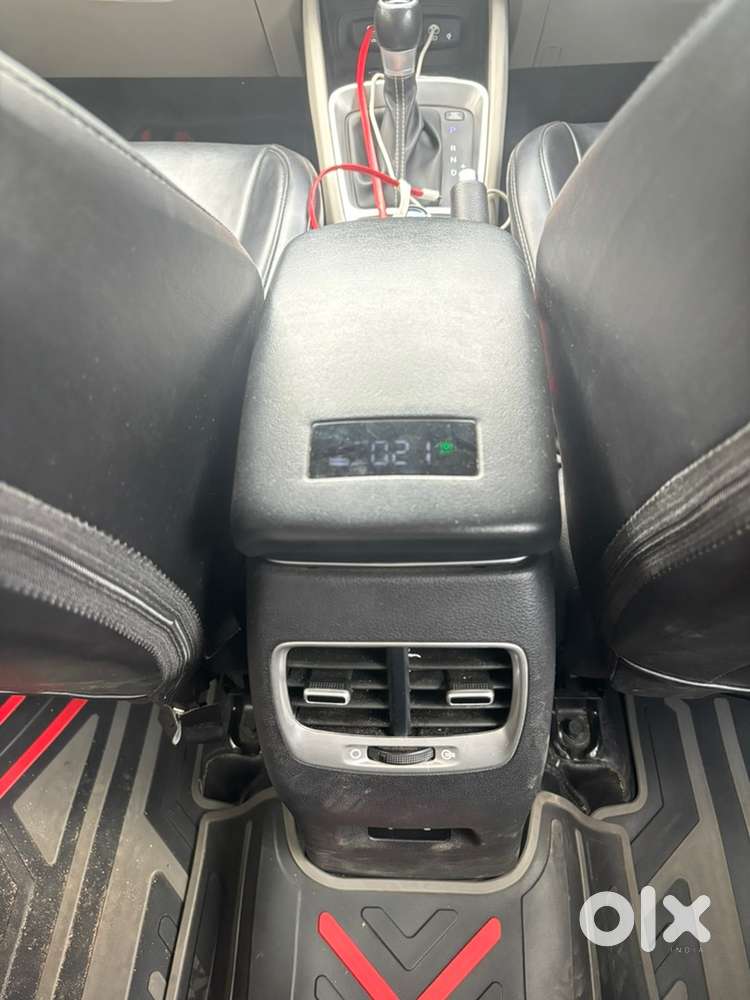 Hyundai Venue 2024 Petrol Turbo Automatic  19000 Km Driven