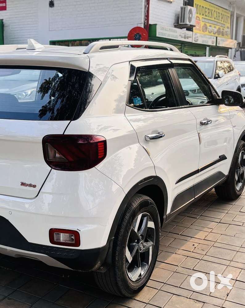 Hyundai Venue 1.0 Sx (o) Turbo Dct Dual Tone, 2019, Petrol