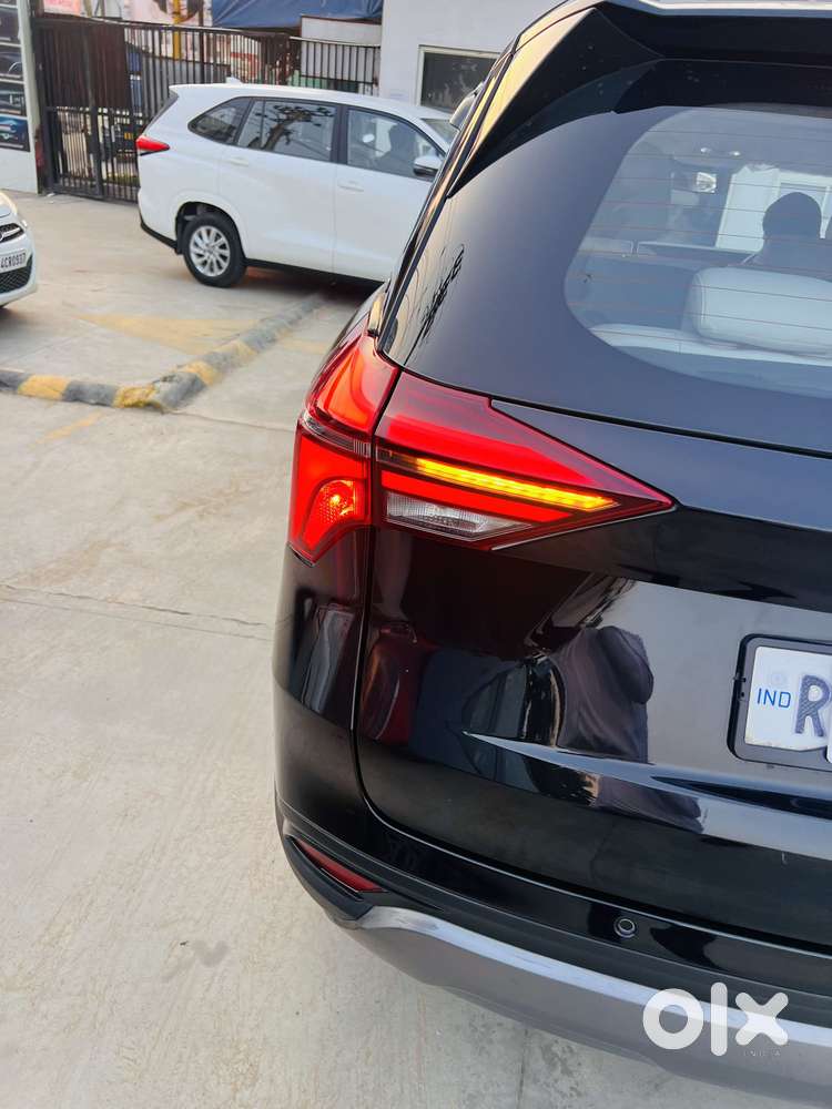 Mahindra Xuv700 2.2 Ax 7 Diesel At Luxury Pack Str, 2024, Diesel