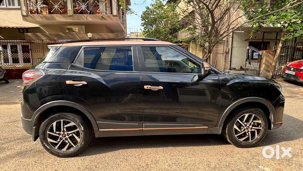 Mahindra Xuv400 Ev 2023 Black/gold Electric