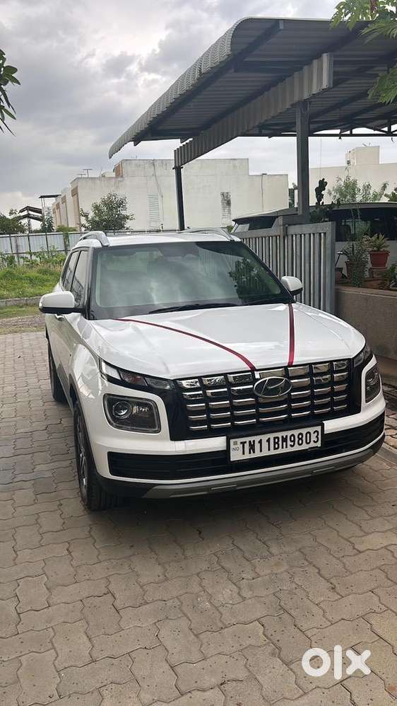 Hyundai Venue 2024 Petrol 28000 Km Driven