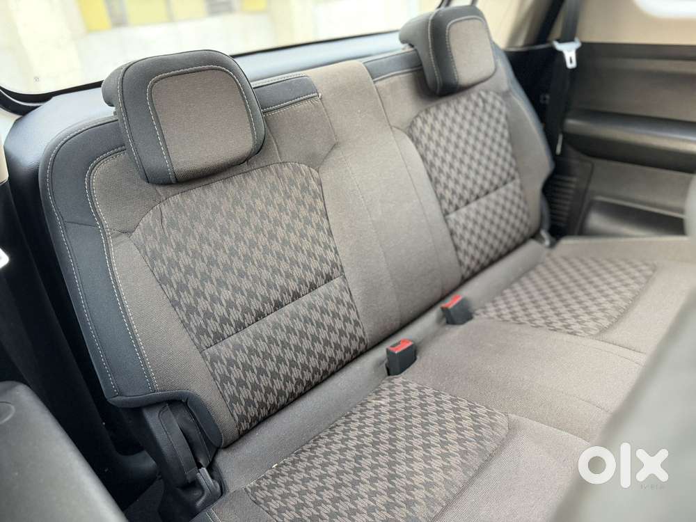 Mahindra Scorpio-n 2.0 Z2 Petrol Mt 7 Str, 2024, Petrol