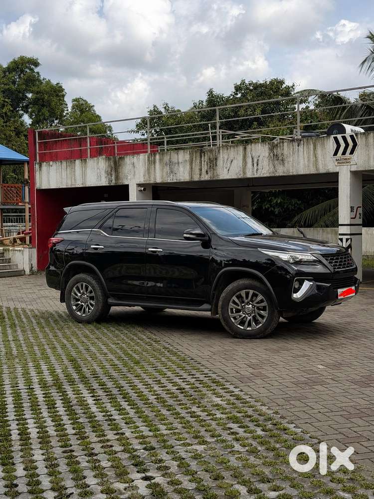 Urgent! Black Kl Rereg Toyota Fortuner Diesel 4wheel Drive