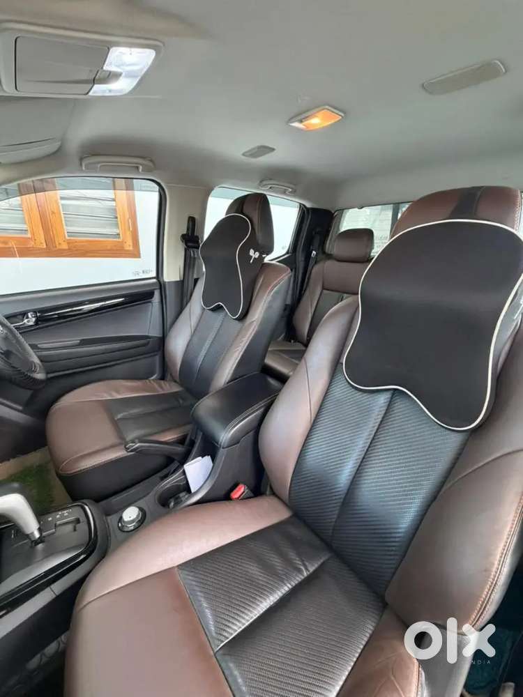 Isuzu V-cross Prestige 2021