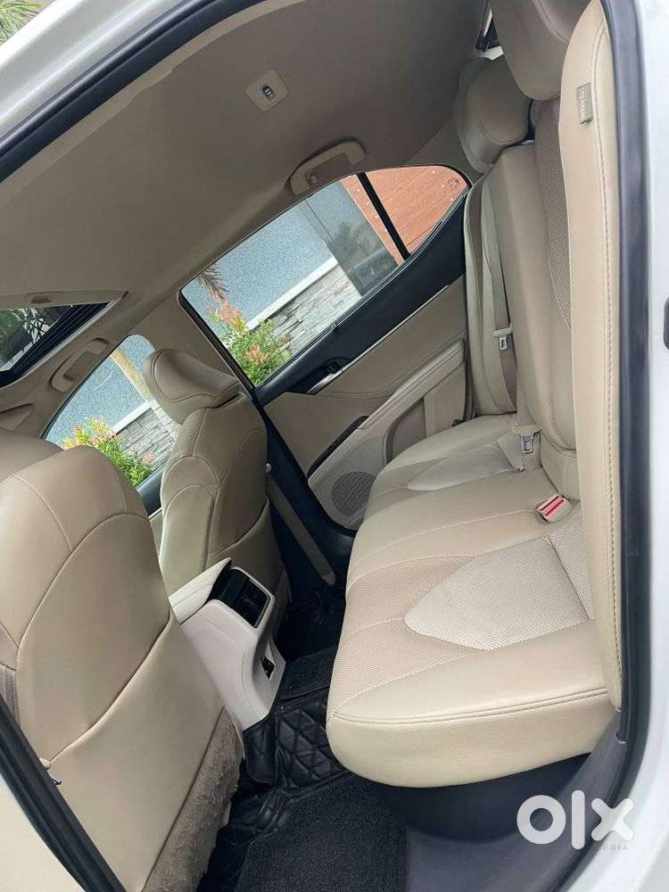 Toyota Camry Hybrid, 2022, Petrol