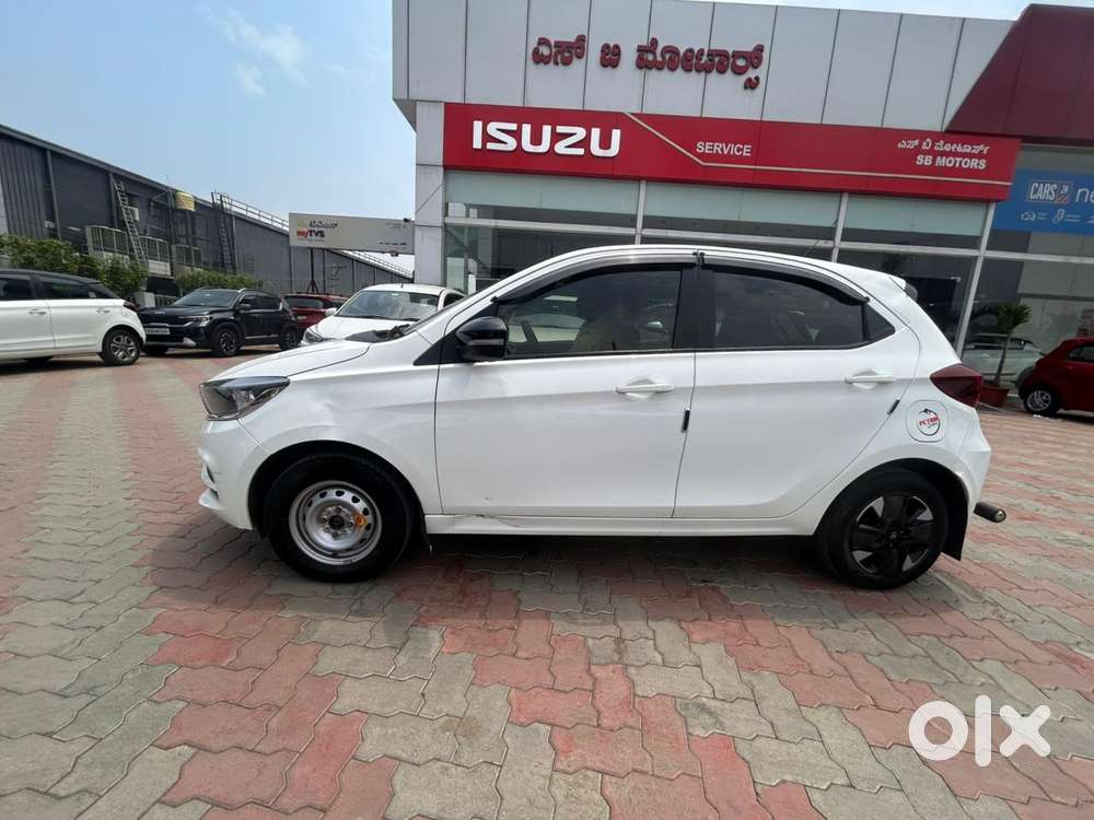 Tata Tiago 1.2 Revotron Xt Rhythm, 2025, Petrol