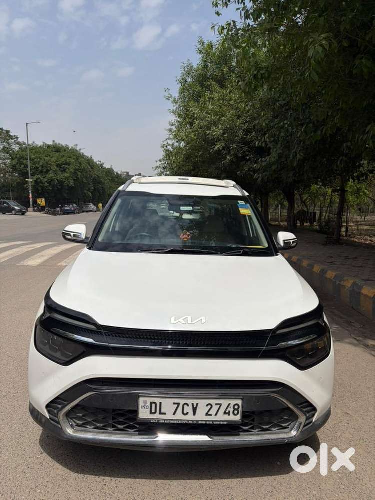 Excellent Condition Under Warranty 2023 Petrol Kia Carens