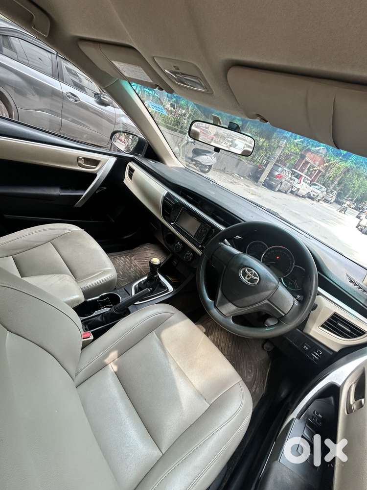 Toyota Corolla Altis 1.8 J, 2015, Petrol