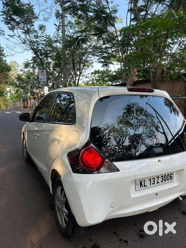 White Full Option V,a/c,power Steering,power Window And Alloy Wheels
