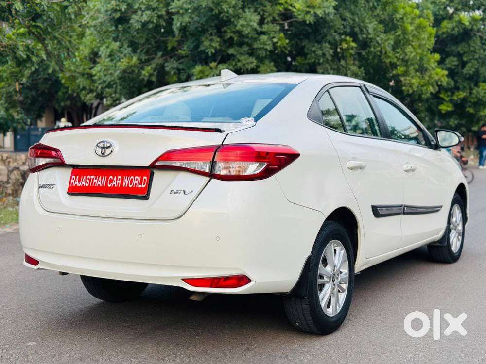 Toyota Yaris V Cvt, 2018, Petrol