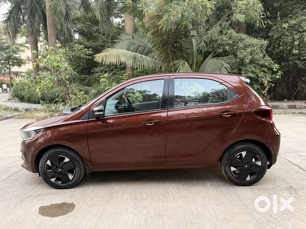 Tata Tiago 1.2 Revotron Xta, 2025, Petrol
