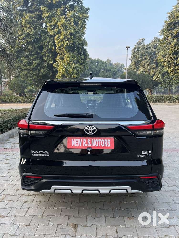 Toyota Innova Hycross 2.0 Zx (o) Hybrid 7 Str, 2023, Electric