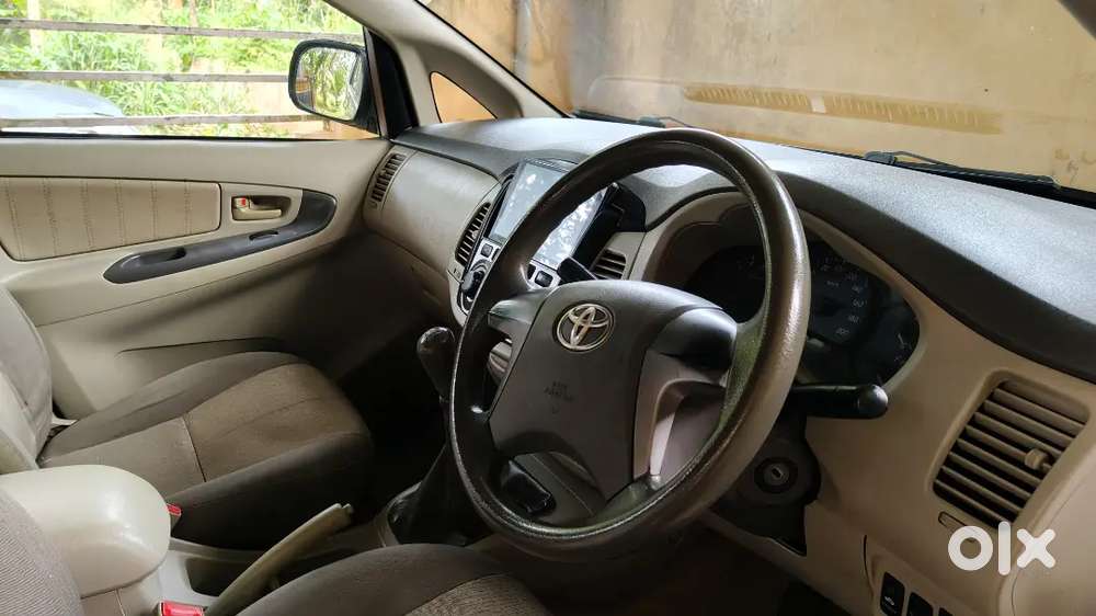Toyota Innova 2012g