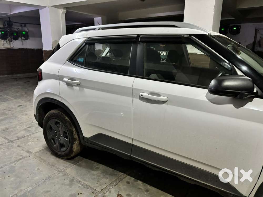 Hyundai Venue Petrol Manual 2024