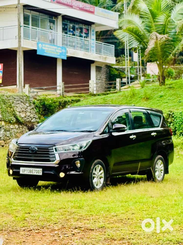 2018 Innova Crysta V
