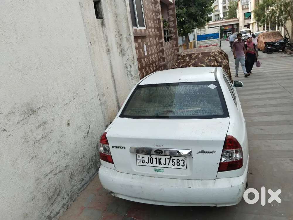 Hyundai Accent Hatchback 2011 Cng & Petrol 98000 Km Driven