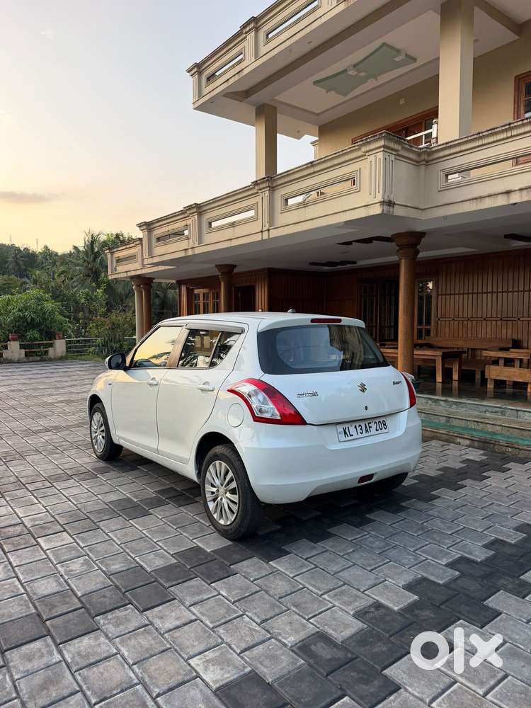 Maruti Suzuki Swift Vxi 1.2 Abs Bs-iv, 2015, Petrol