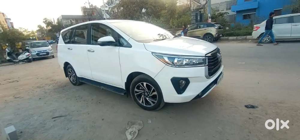 Single Owner Well Maintained Innova Crysta 2.4 G 8 Seater Car For Sale