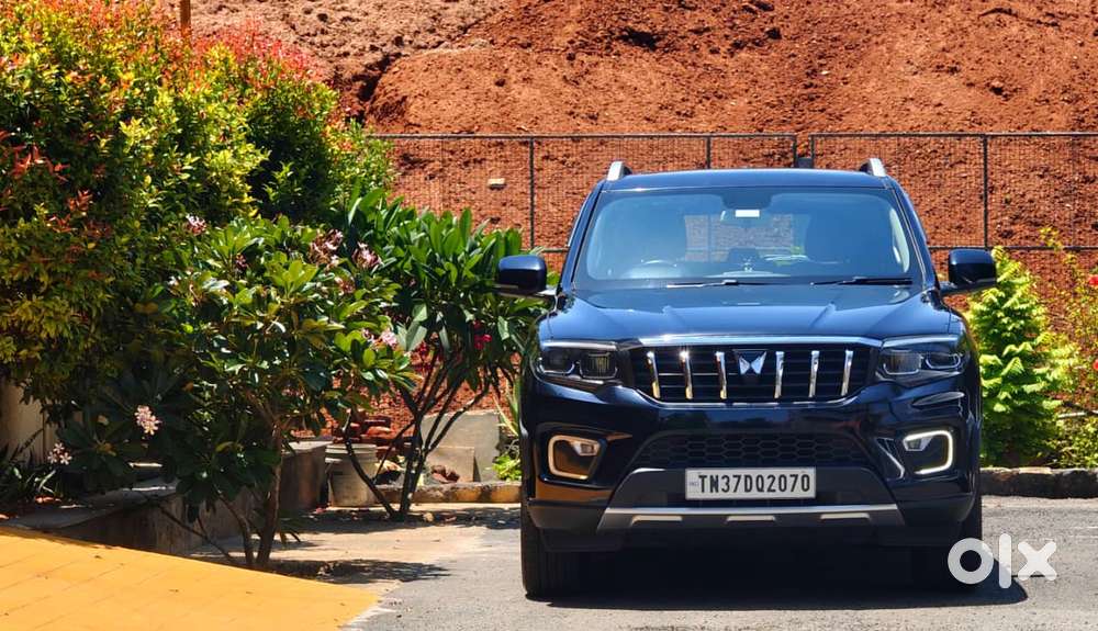 Mahindra Xuv700 2.2 Ax 5 Diesel Mt 7 Str, 2025, Petrol