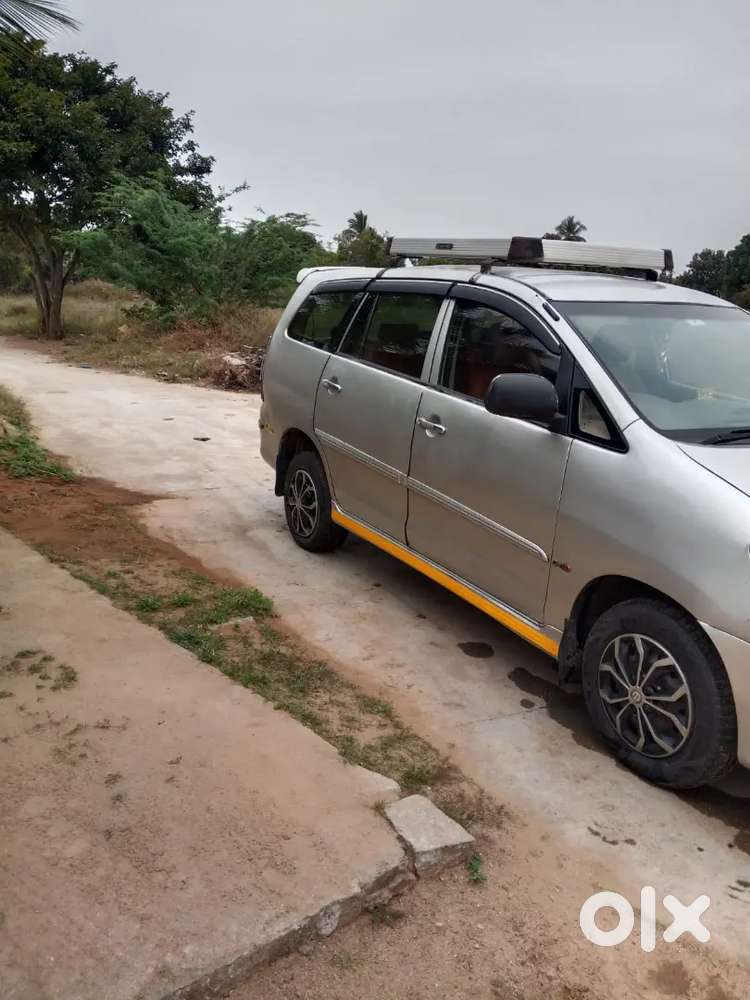 Toyoto Innova 2.0 G-slf 7 Str - Urgent