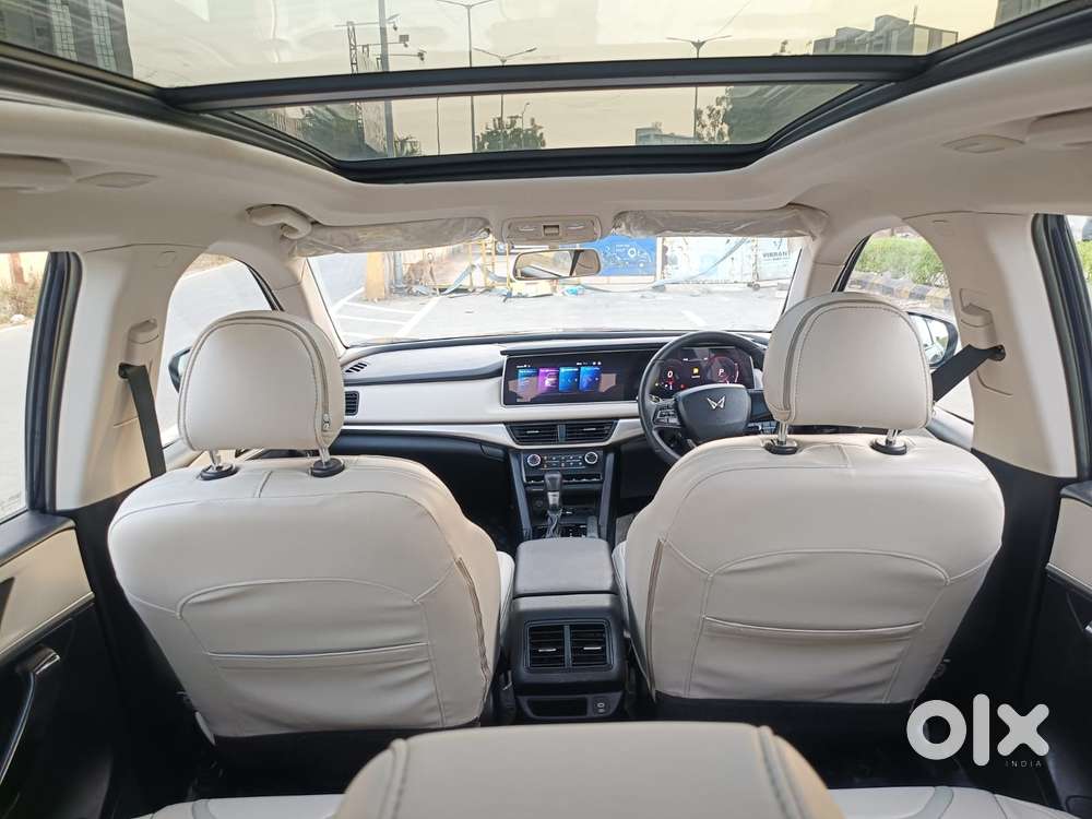 Mahindra Xuv700 2.2 Ax 5 Diesel At 7 Str, 2023, Diesel