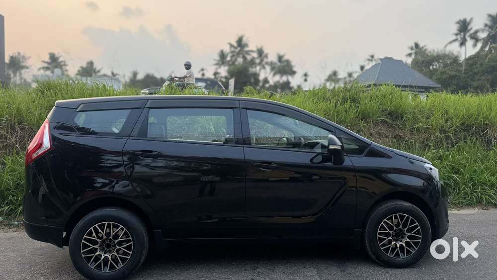 Mahindra Marazzo M2, 2018, Diesel