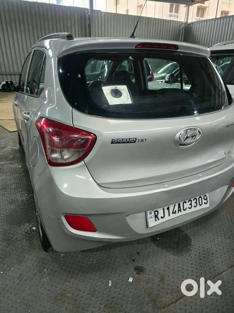 Hyundai Grand I10 Sportz, 2015, Petrol