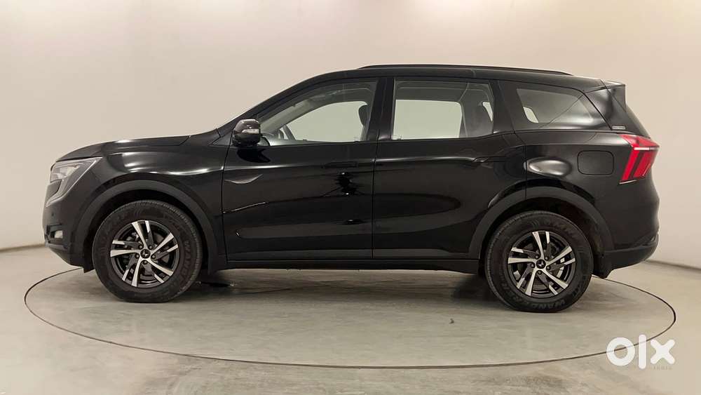 Mahindra Xuv700 2.0 Ax 5 Petrol Mt 7 Str, 2025, Petrol