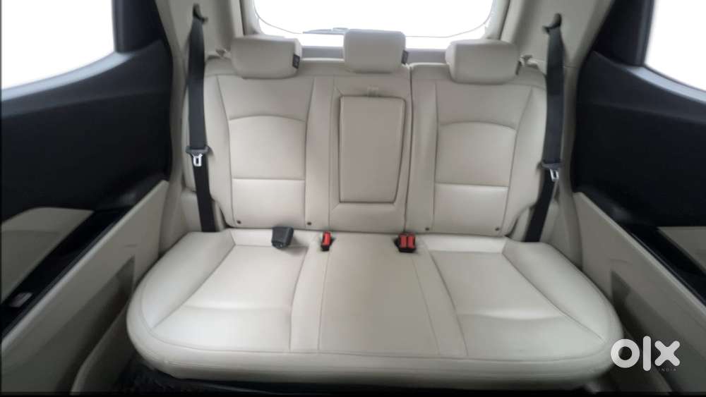 Mahindra Xuv300 1.2 W8 (o) Amt Petrol, 2023, Petrol