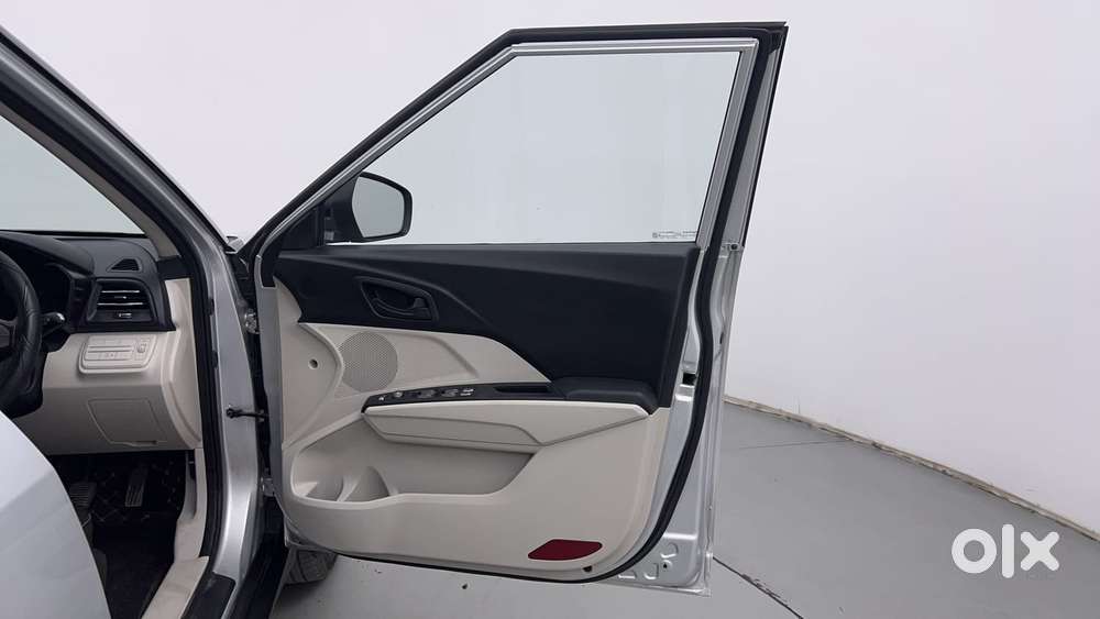 Mahindra Xuv300 W6, 2023, Petrol