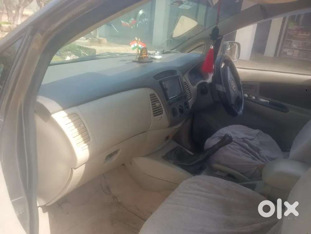 Innova Top Model 7seatr Car