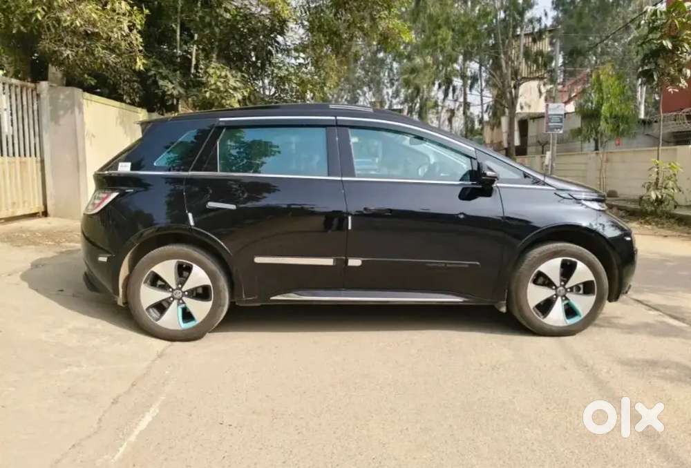 Mg Windsor Ev Essence Top End