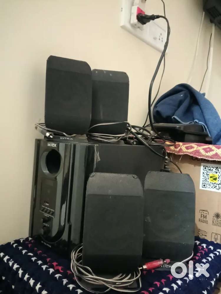 This speaker is very loud sound and 1 half year hogaya