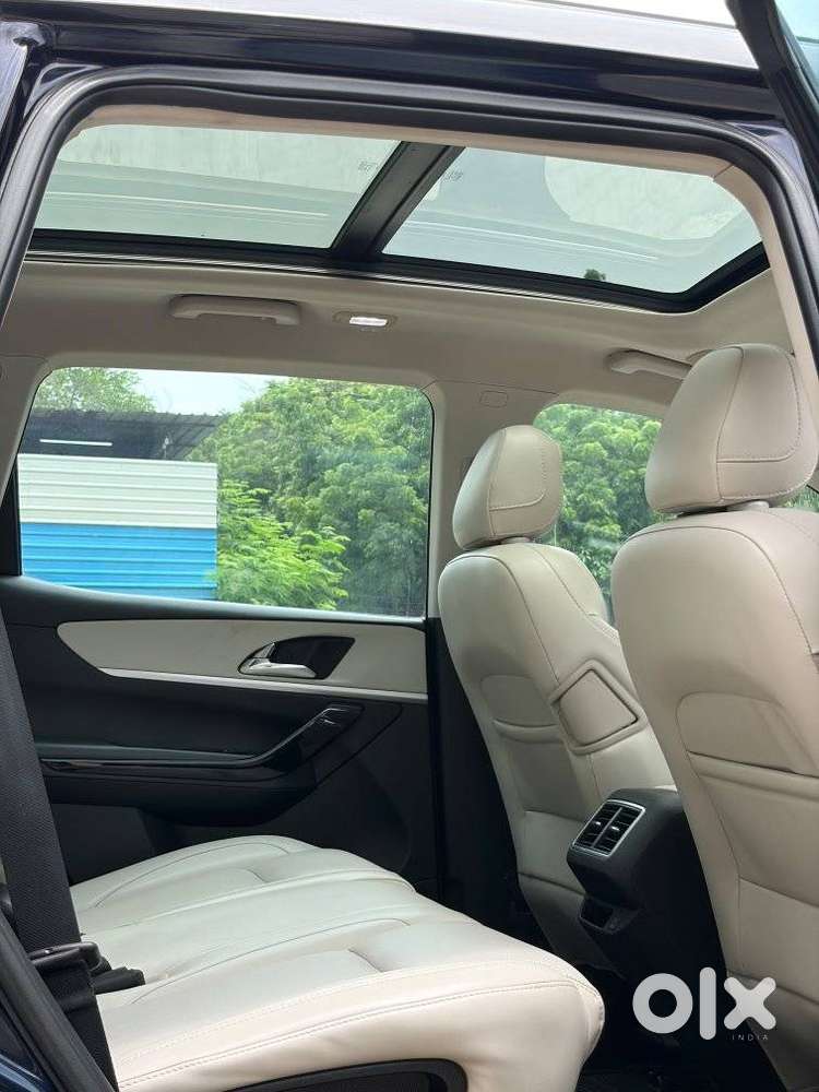 Mahindra Xuv700 2.0 Ax 7 Petrol At Luxury Pack Str, 2026, Petrol