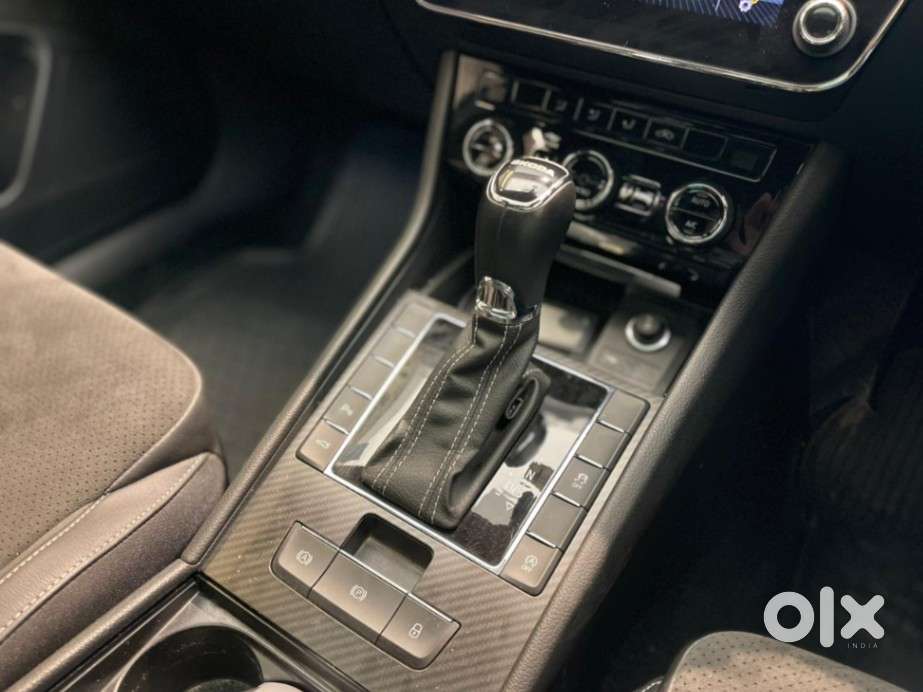 Skoda Superb [2020-ongoing] 1.8 Sportline, 2022, Petrol