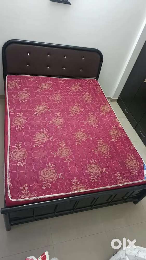 2 Queen size (78x60) mattress in good condition