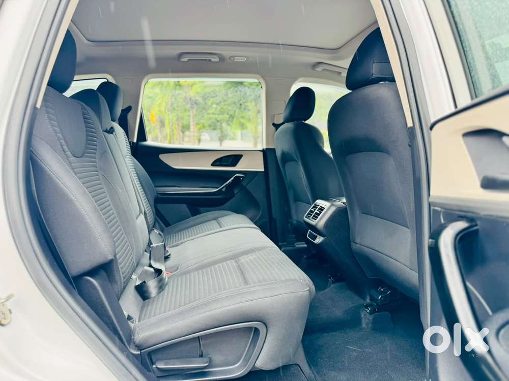 Mahindra Xuv700 2.2 Ax 5 Diesel At 7 Str, 2022, Diesel