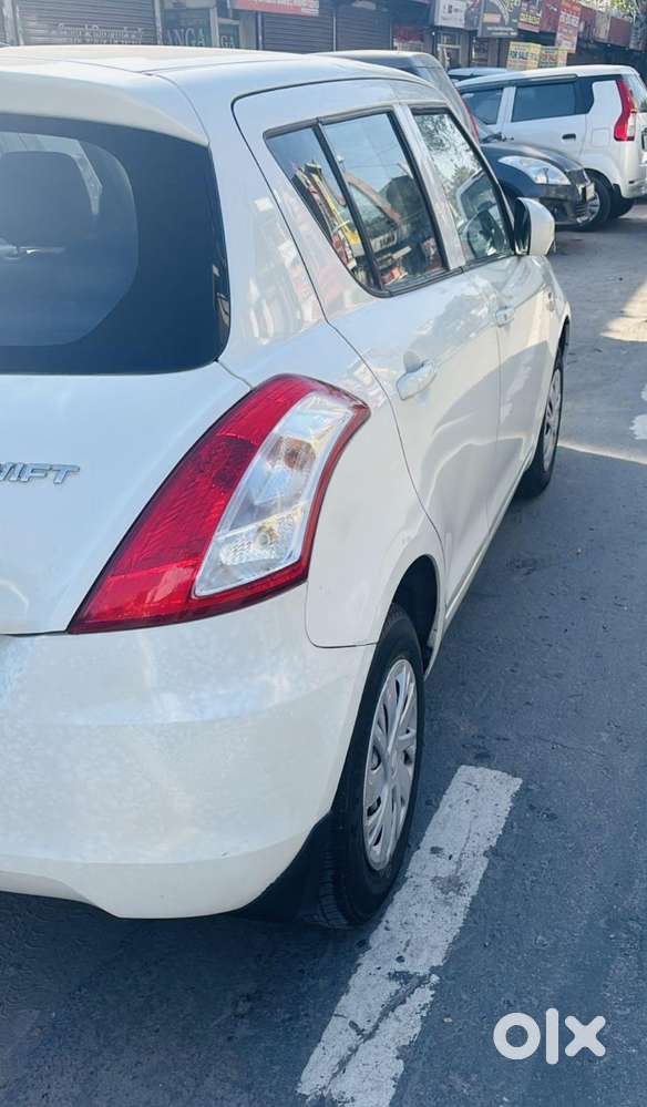 Maruti Suzuki Swift Lxi Optional-o, 2017, Petrol