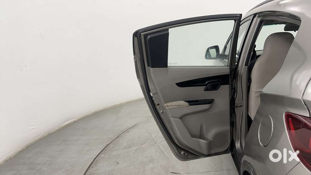 Mahindra Kuv 100 Mfalcon G80 K8, 2016, Petrol